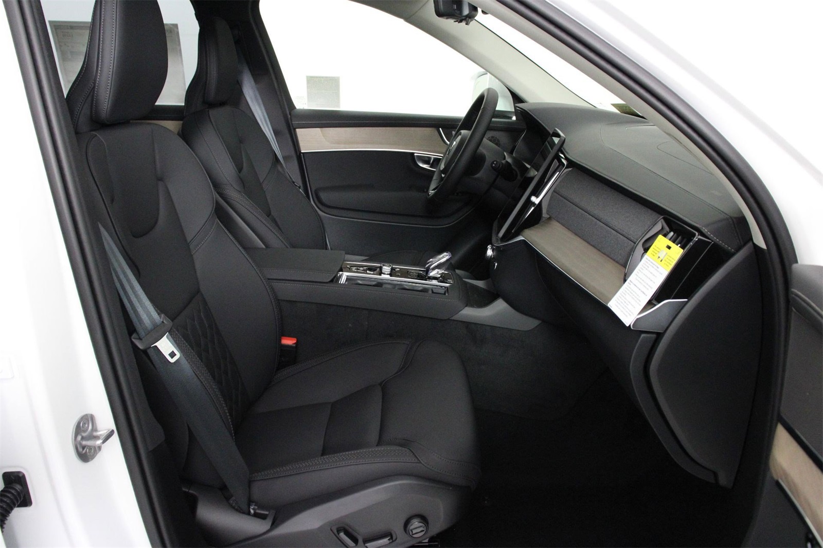 2025 Volvo XC90 Plus photo 9