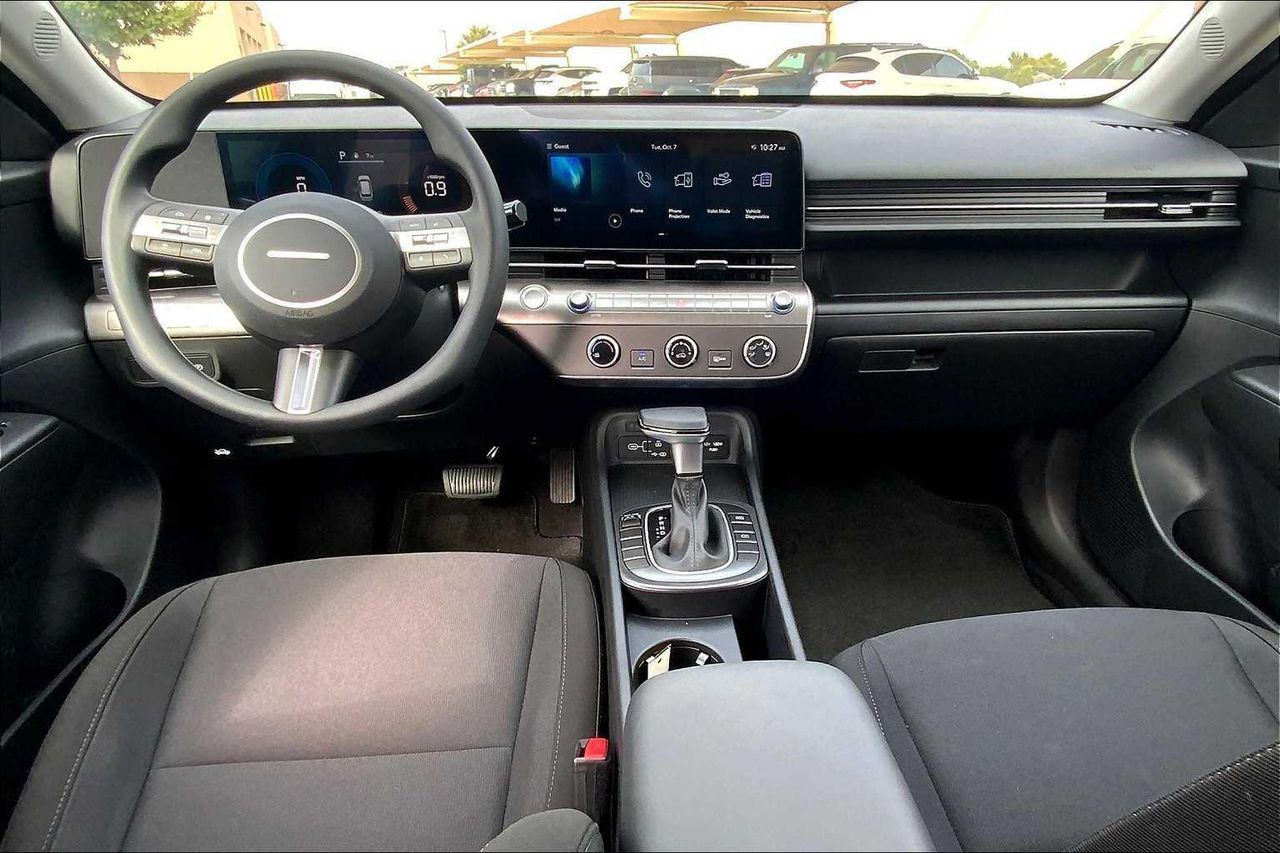 2026 Hyundai Kona SE photo 2