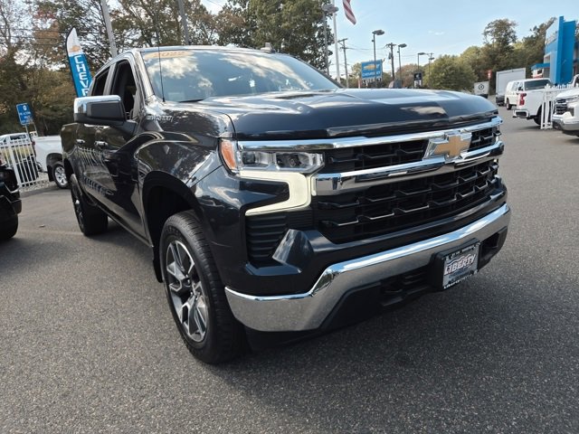 2022 Chevrolet Silverado 1500 LT photo 2