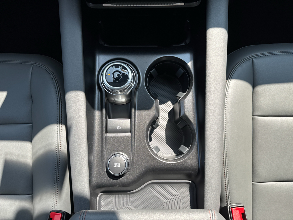 2025 Ford Explorer photo 24