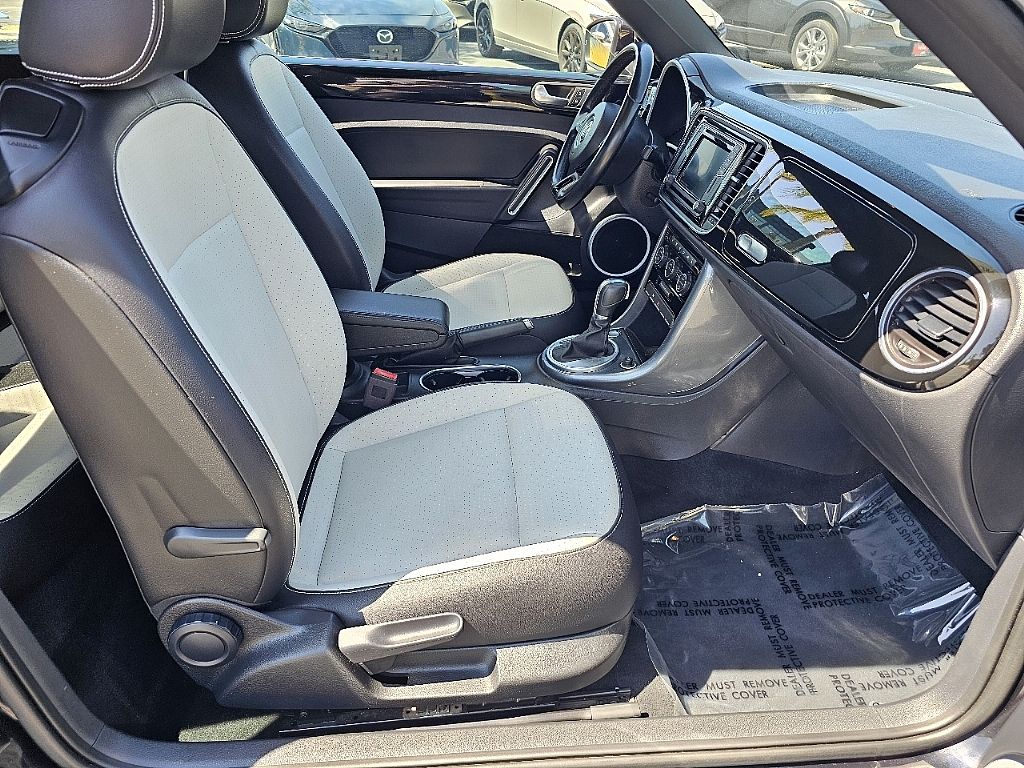 2018 Volkswagen Beetle SE photo 12
