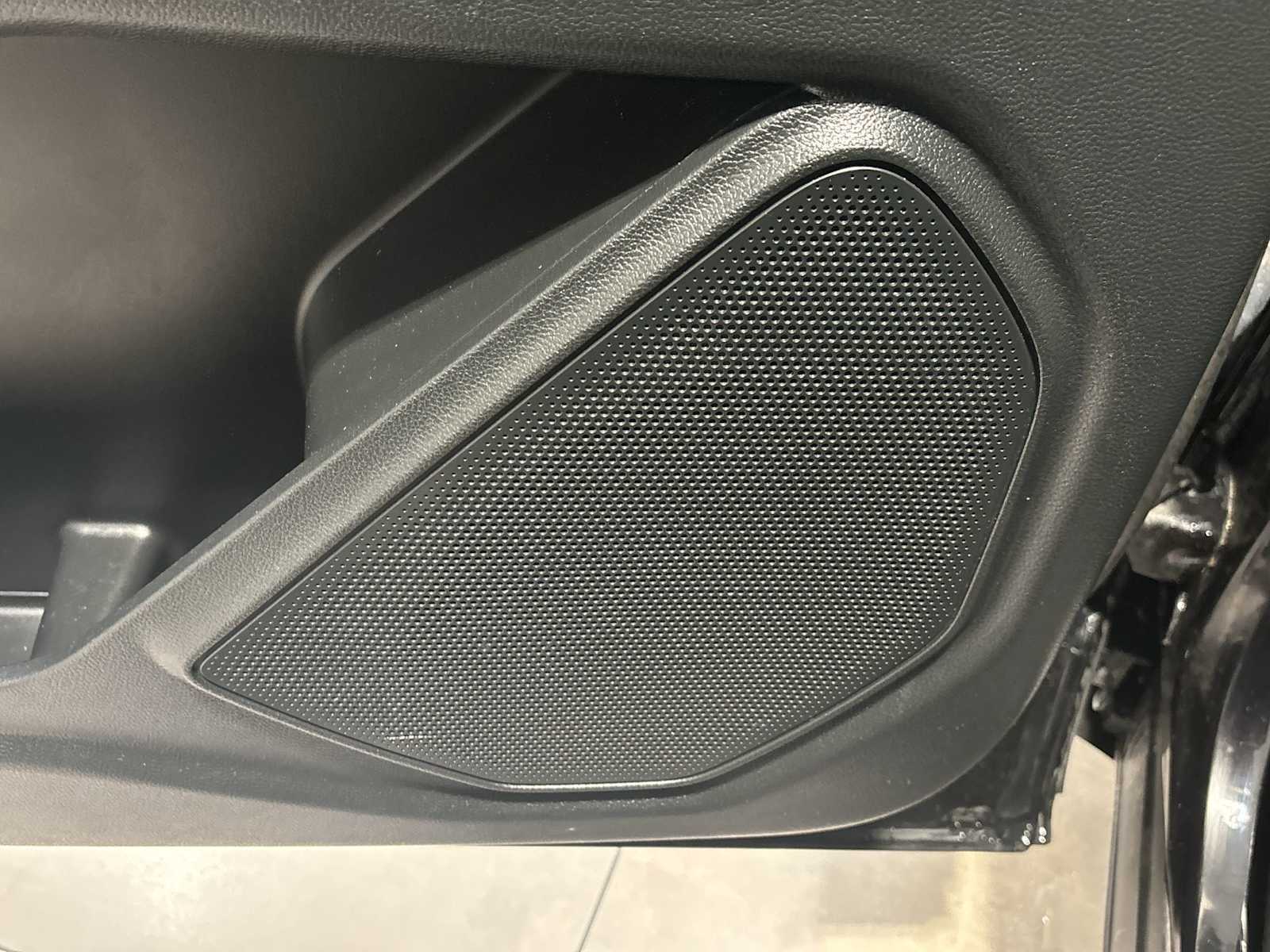 2021 Ford Explorer ST photo 18