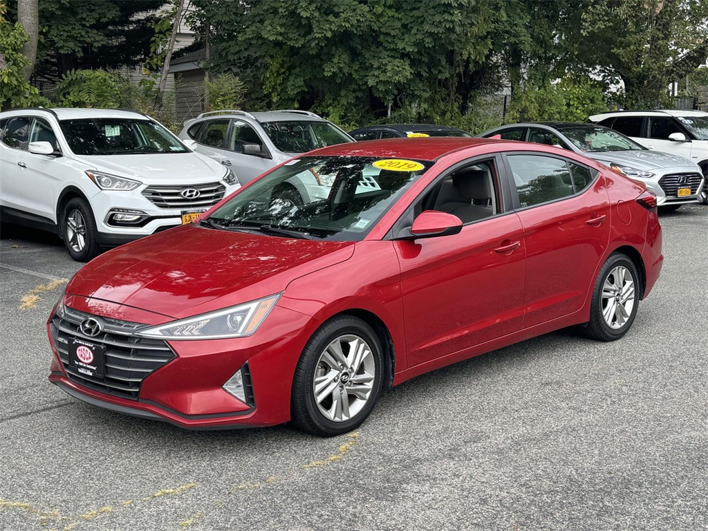 2019 Hyundai Elantra SEL photo 2