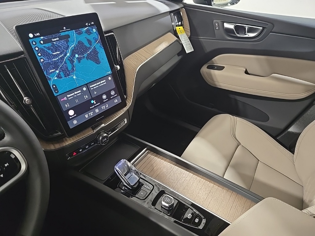 2026 Volvo XC60 B5 Plus photo 12