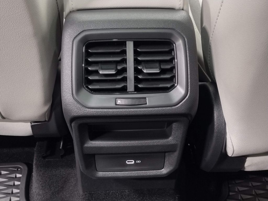 2025 Volkswagen Taos SE photo 28
