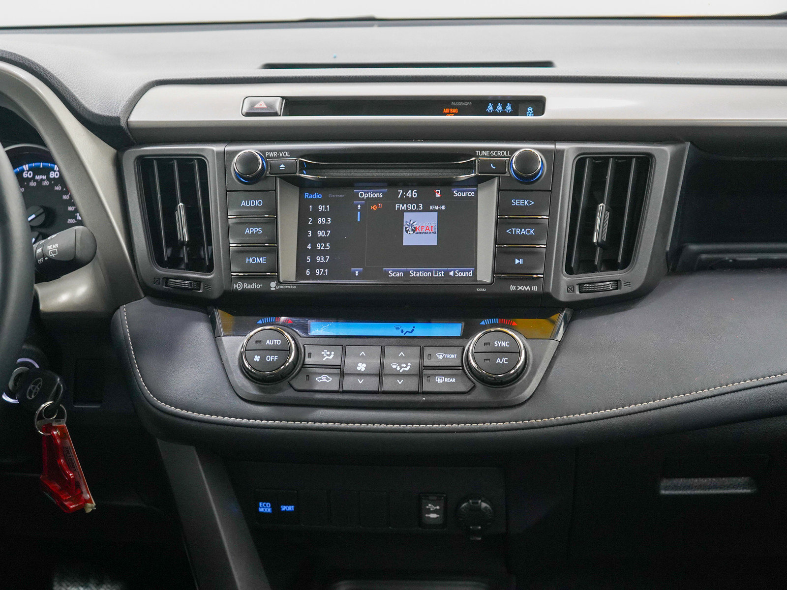 2017 Toyota RAV4 XLE photo 14