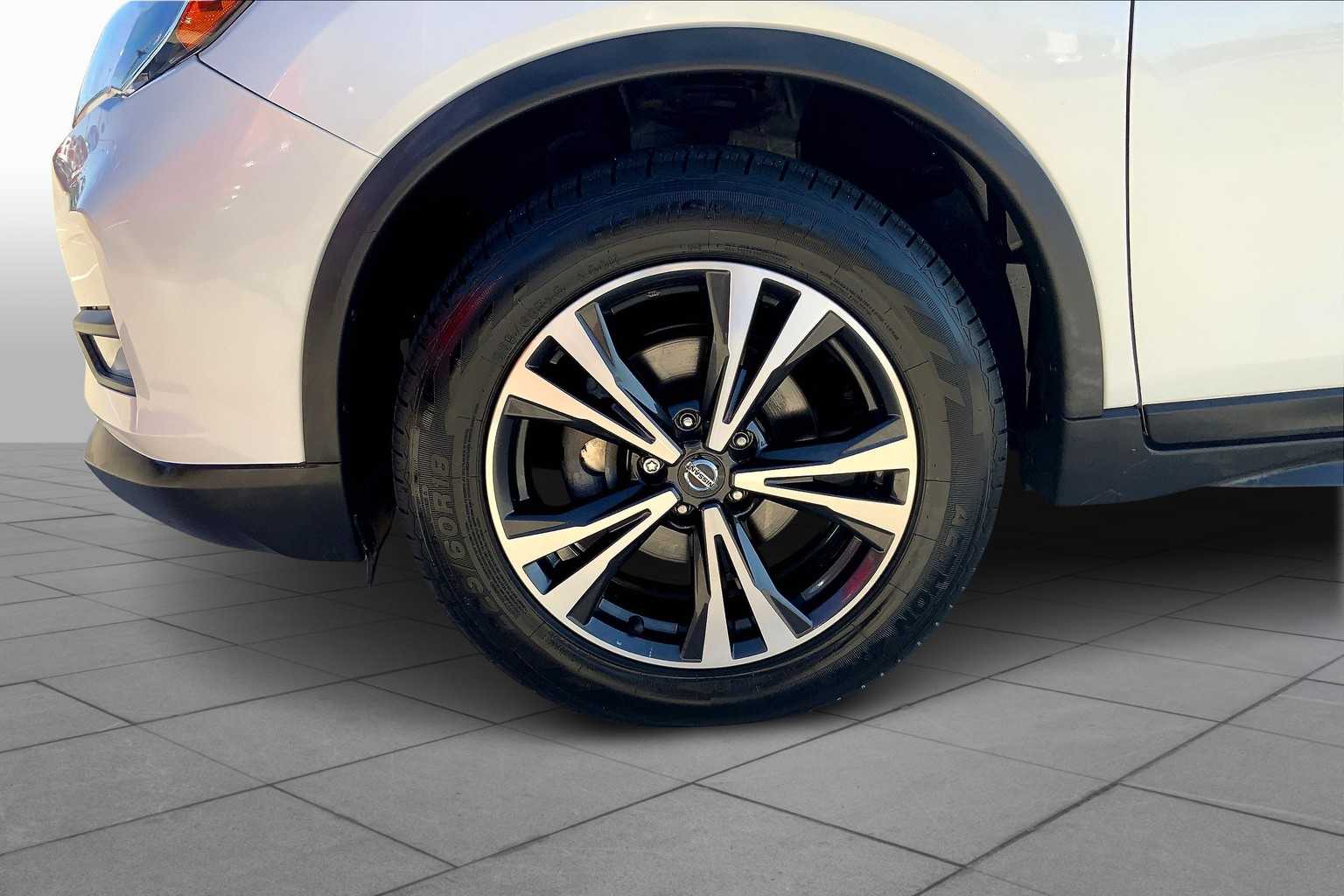 2020 Nissan Rogue SV photo 10