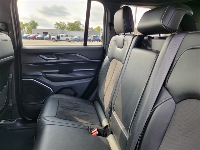2022 Jeep Grand Cherokee Altitude photo 16