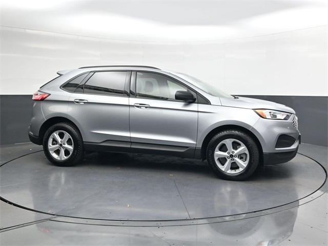 2024 Ford Edge SE photo 3