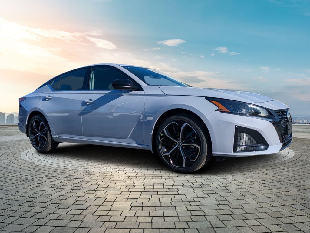 2025 Nissan Altima SR's photo