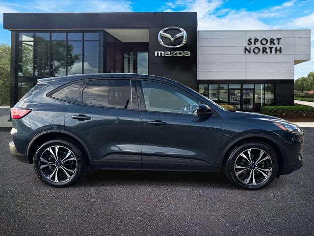 2022 Ford Escape SE photo 2