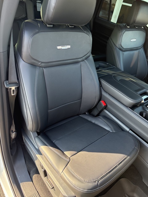 2025 Ford Expedition Platinum photo 32