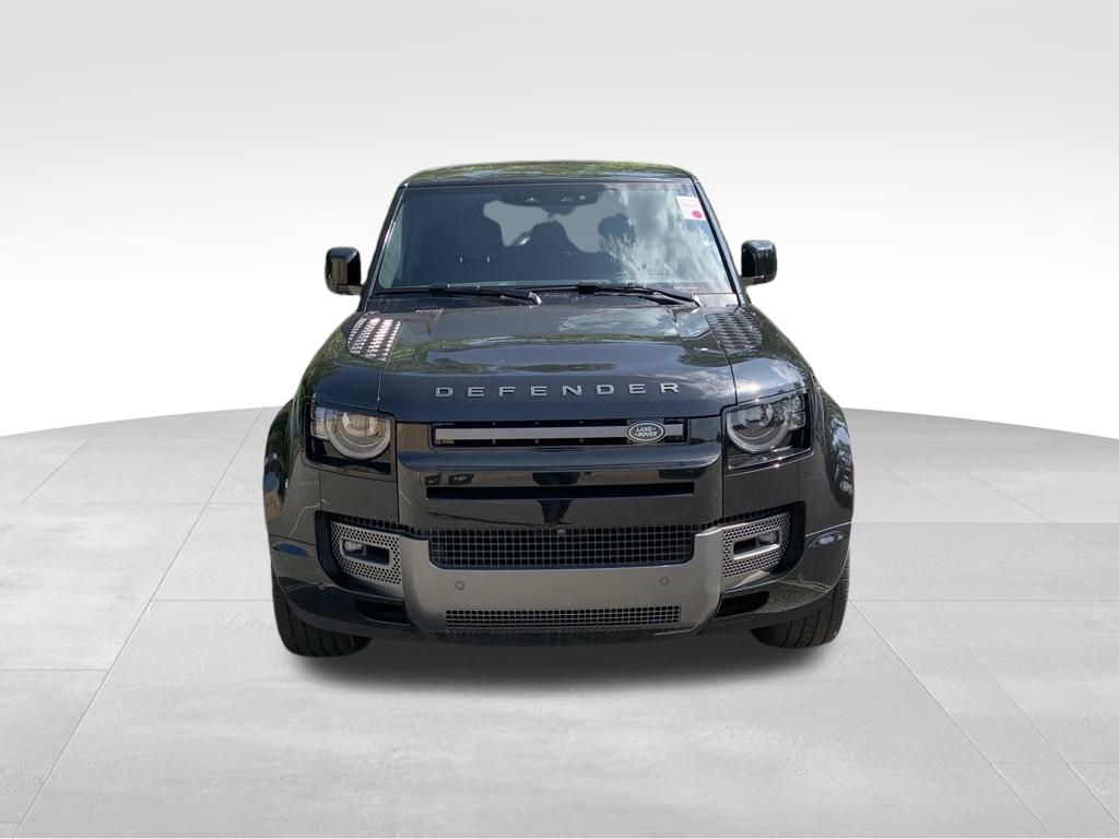 2025 Land Rover Defender 110 V8 photo 2