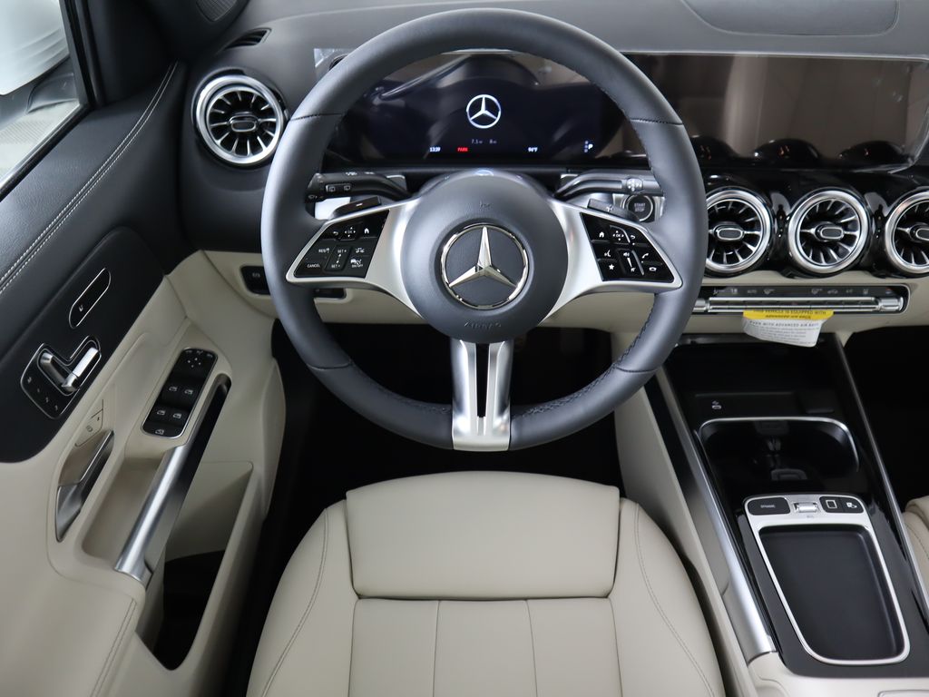 2025 Mercedes Benz EQB photo 9