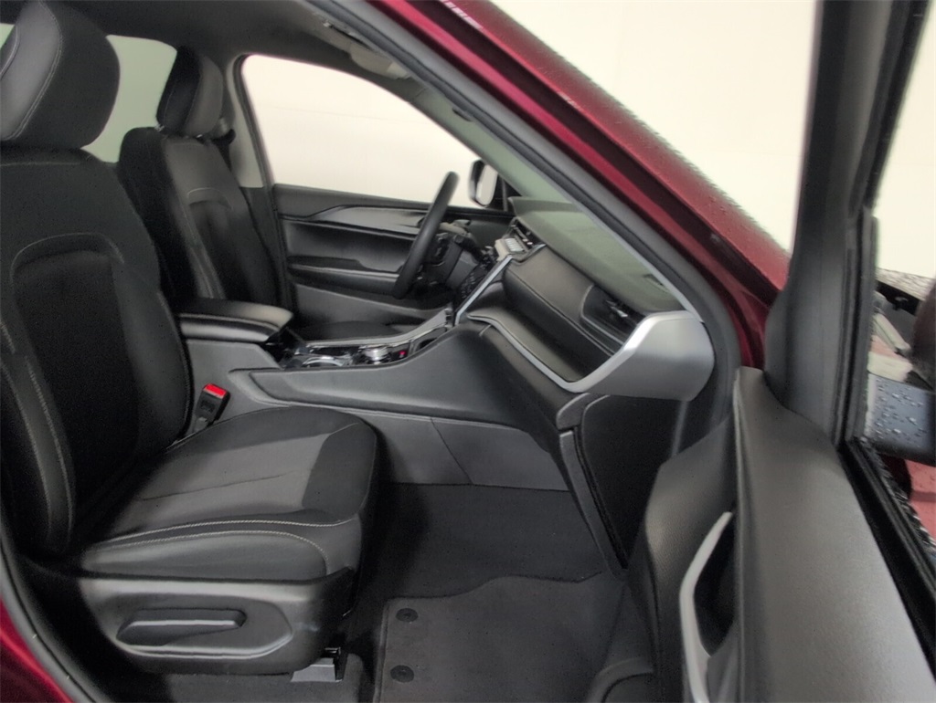 2023 Jeep Grand Cherokee Laredo photo 14