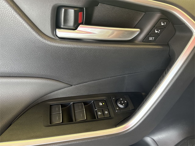 2025 Toyota RAV4 XLE Premium photo 16