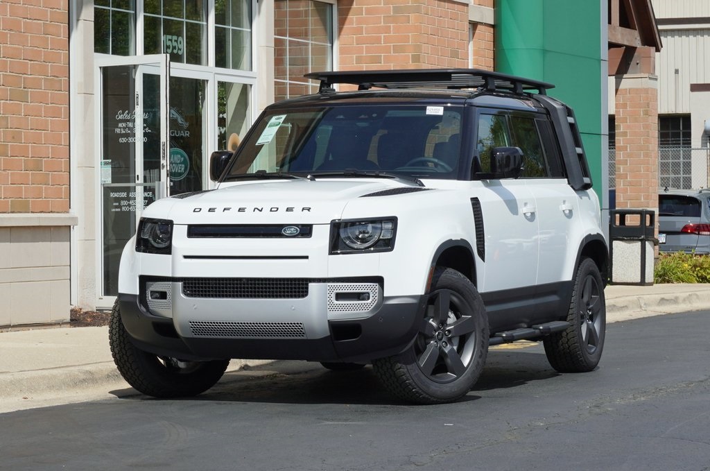 2025 Land Rover Defender S's photo
