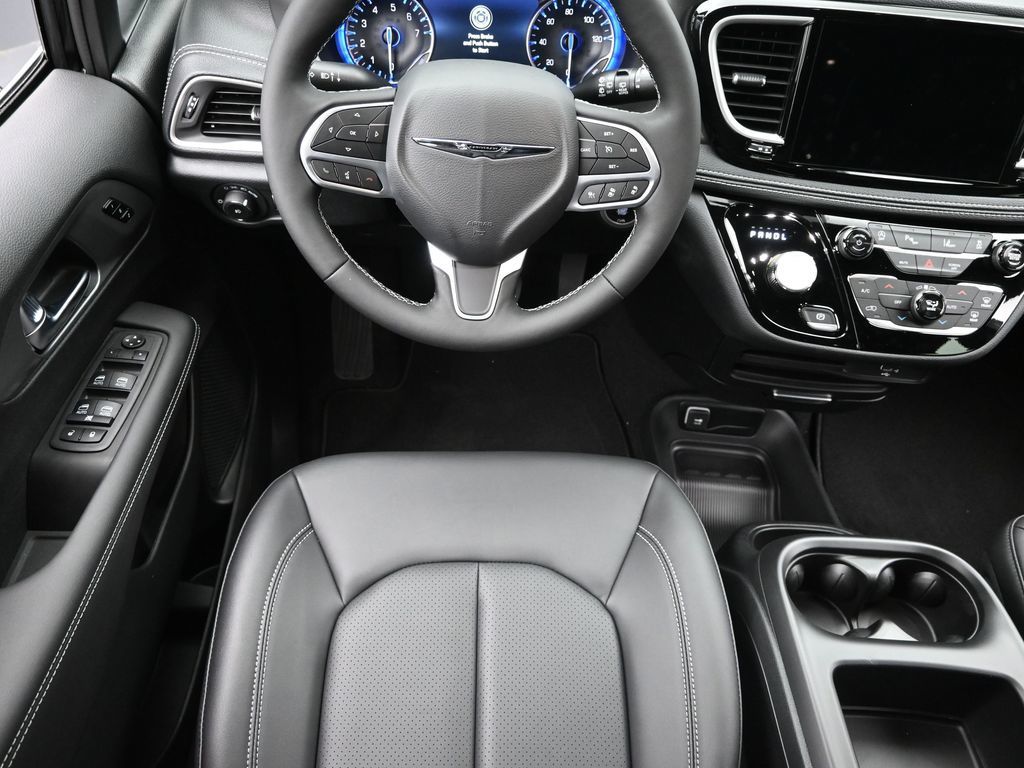 2026 Chrysler Pacifica photo 11