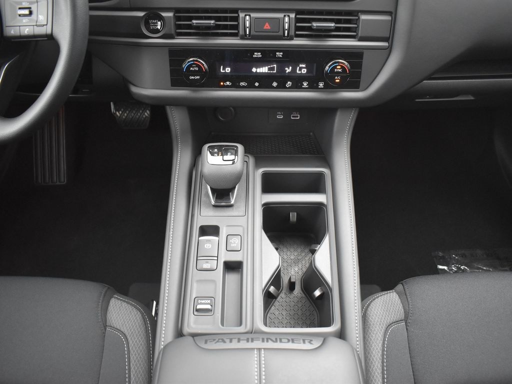 2025 Nissan Pathfinder S photo 12