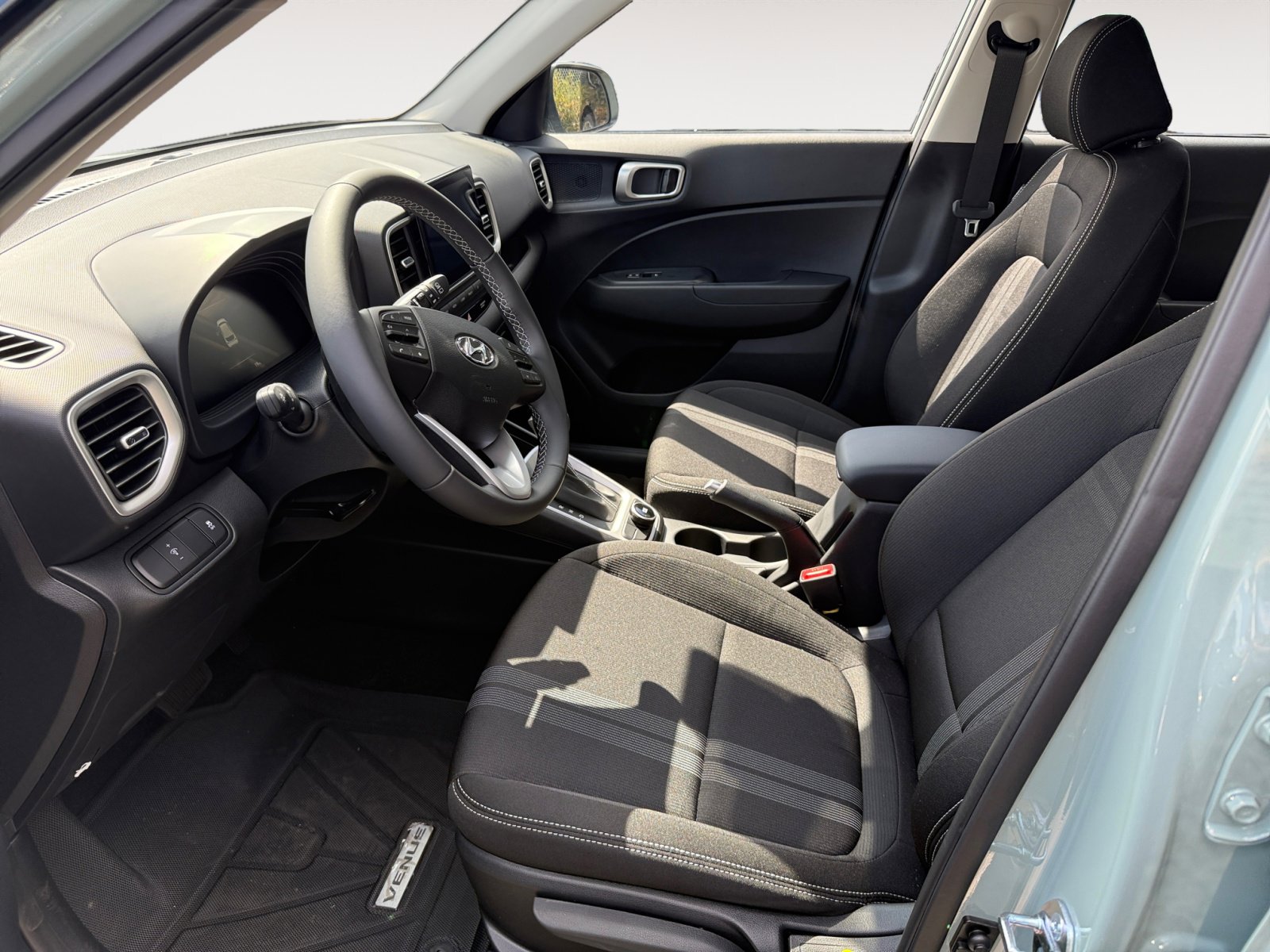 2025 Hyundai Venue SEL photo 9