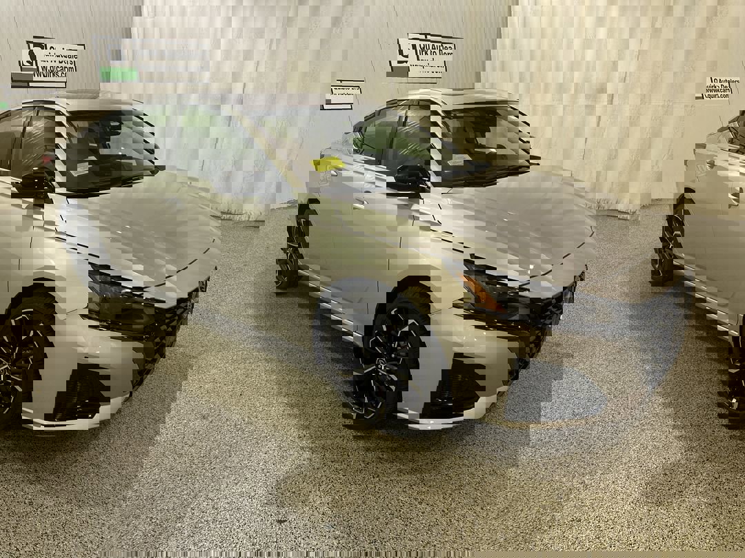 2025 Nissan Altima SR's photo