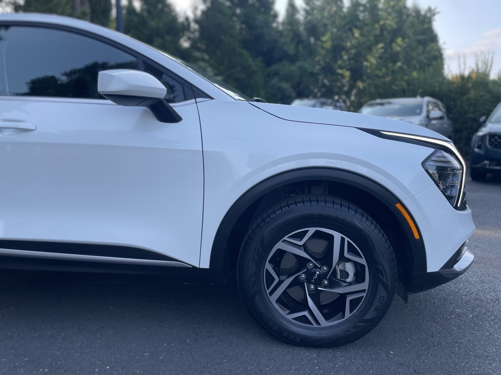 2024 Kia Sportage LX photo 2