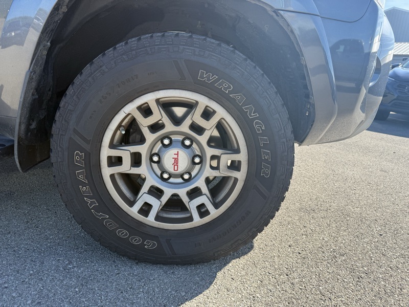 2019 Toyota 4Runner TRD Off-Road Premium photo 3