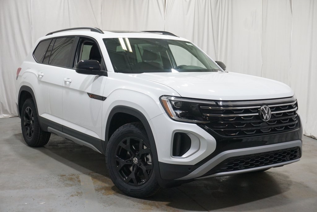 2025 Volkswagen Atlas Peak Edition SE photo 3