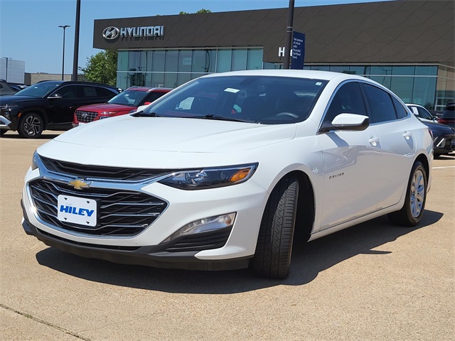 2022 Chevrolet Malibu 1LT photo 2