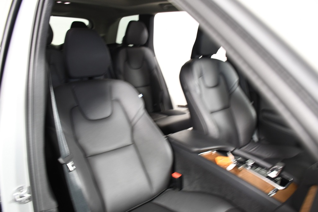 2024 Volvo XC90 B5 Plus photo 19