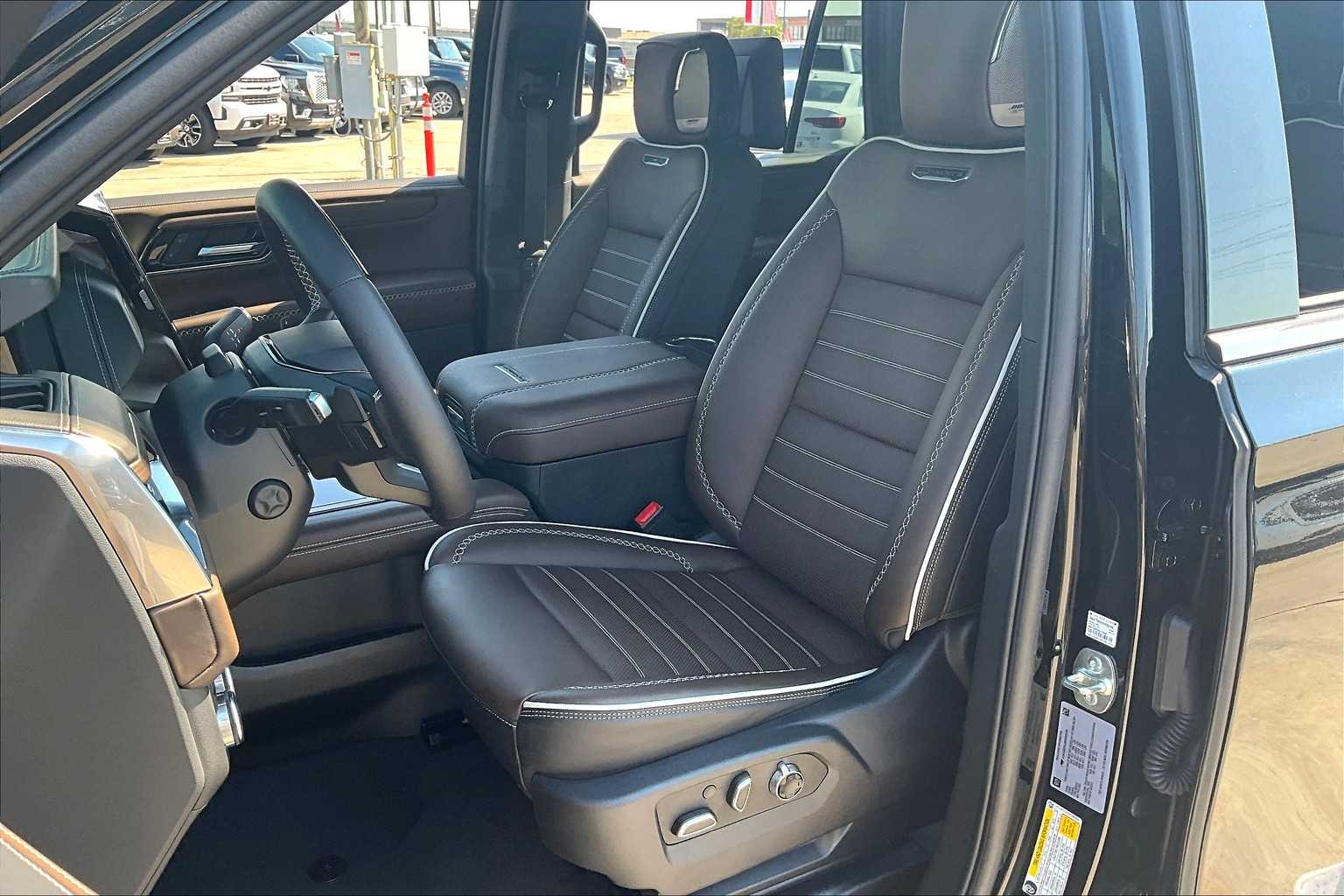 2025 Gmc Yukon Denali Ultimate photo 8