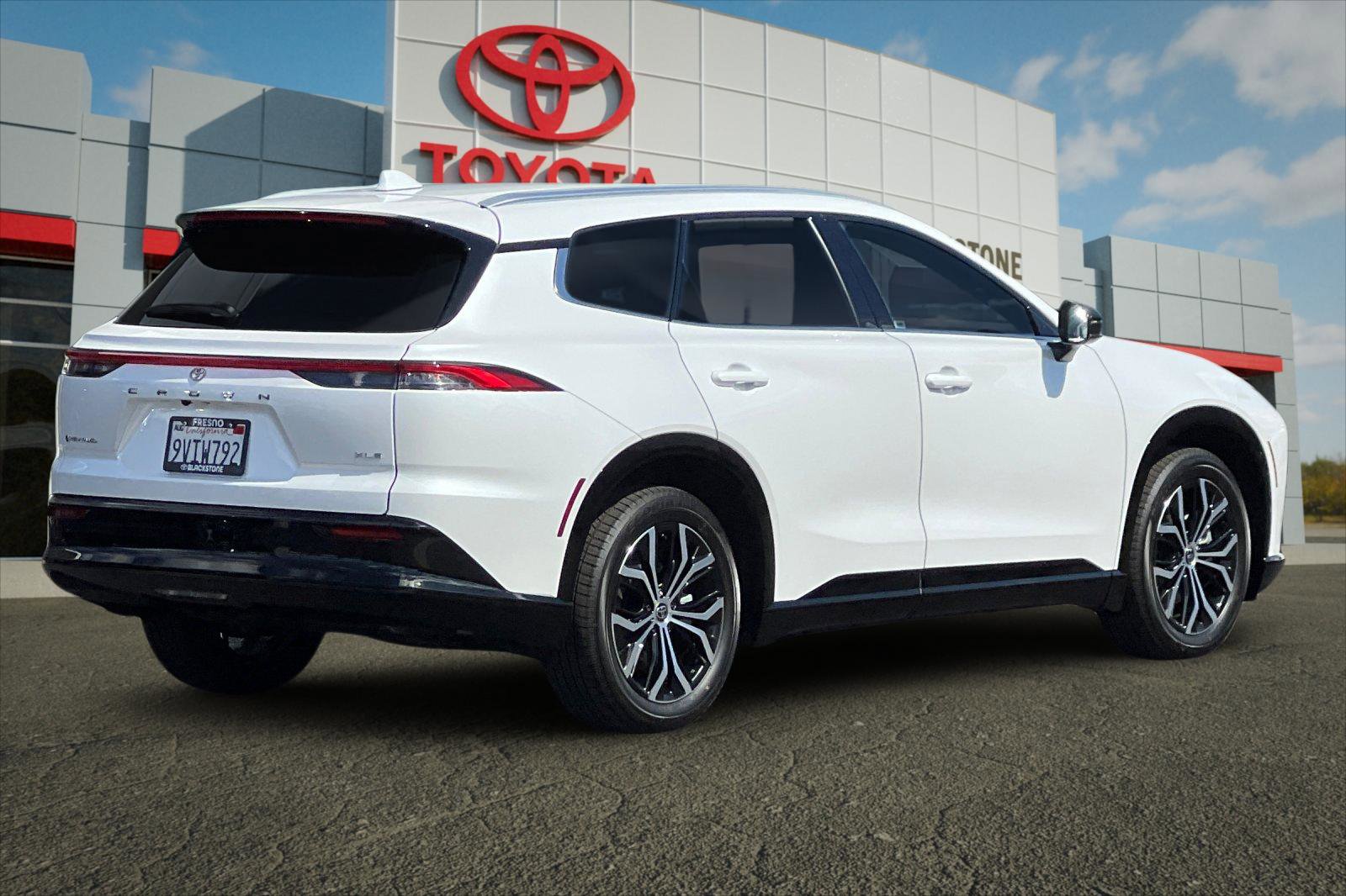 2025 Toyota Crown Signia XLE photo 3