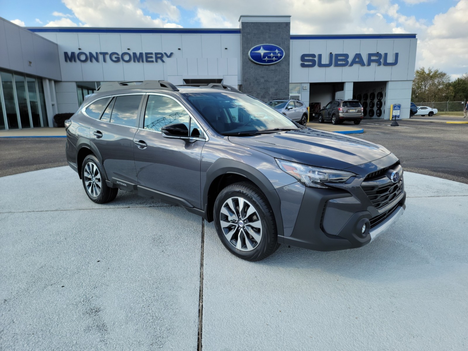 2025 Subaru Outback Limited's photo