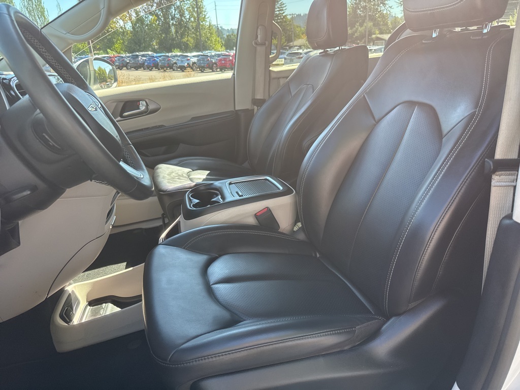 2023 Chrysler Pacifica Touring L photo 14