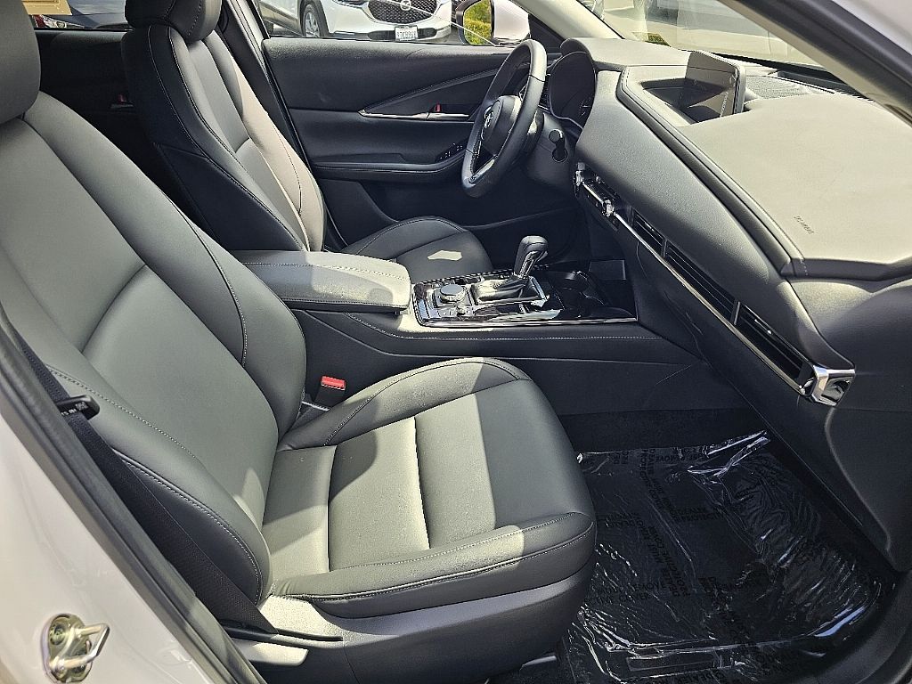 2025 Mazda CX-30 2.5 S Preferred photo 13