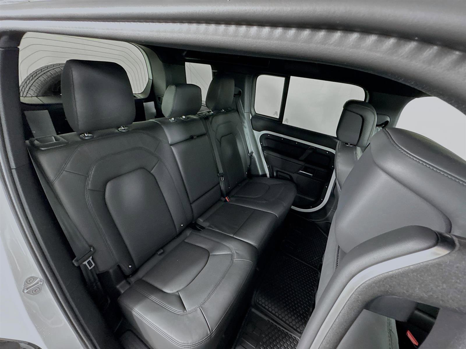 2025 Land Rover Defender 110 X-Dynamic SE photo 21