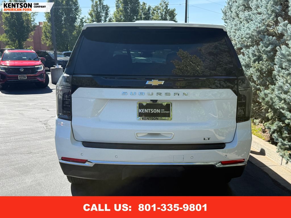 2025 Chevrolet Suburban LT photo 7