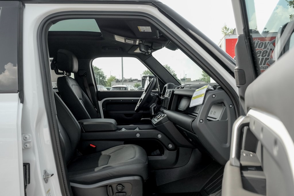 2025 Land Rover Defender 110 X-Dynamic SE photo 21
