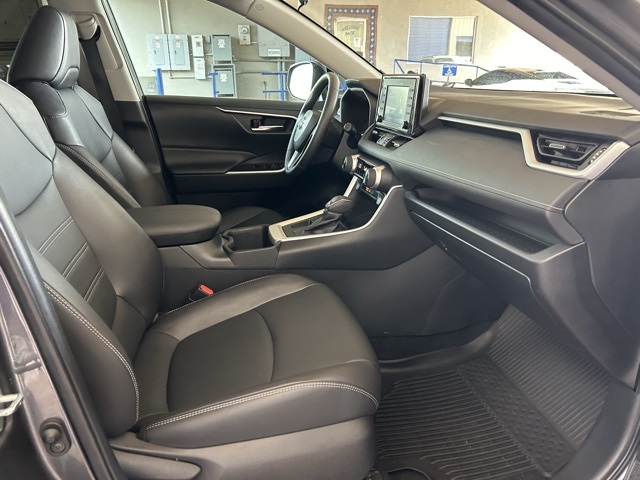 2022 Toyota RAV4 XLE Premium photo 15