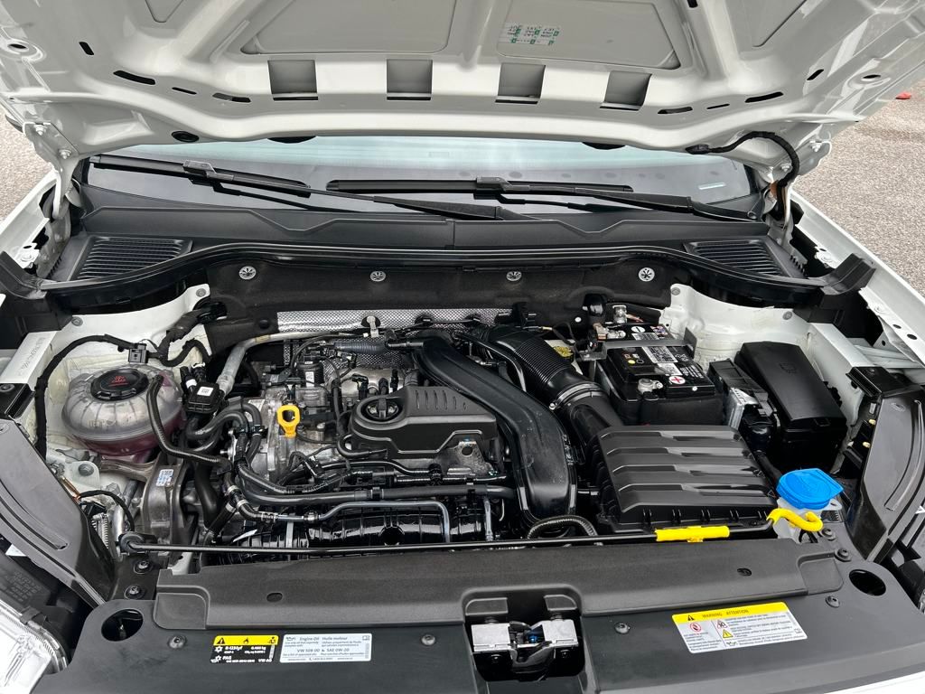 2023 Volkswagen Taos SEL photo 10