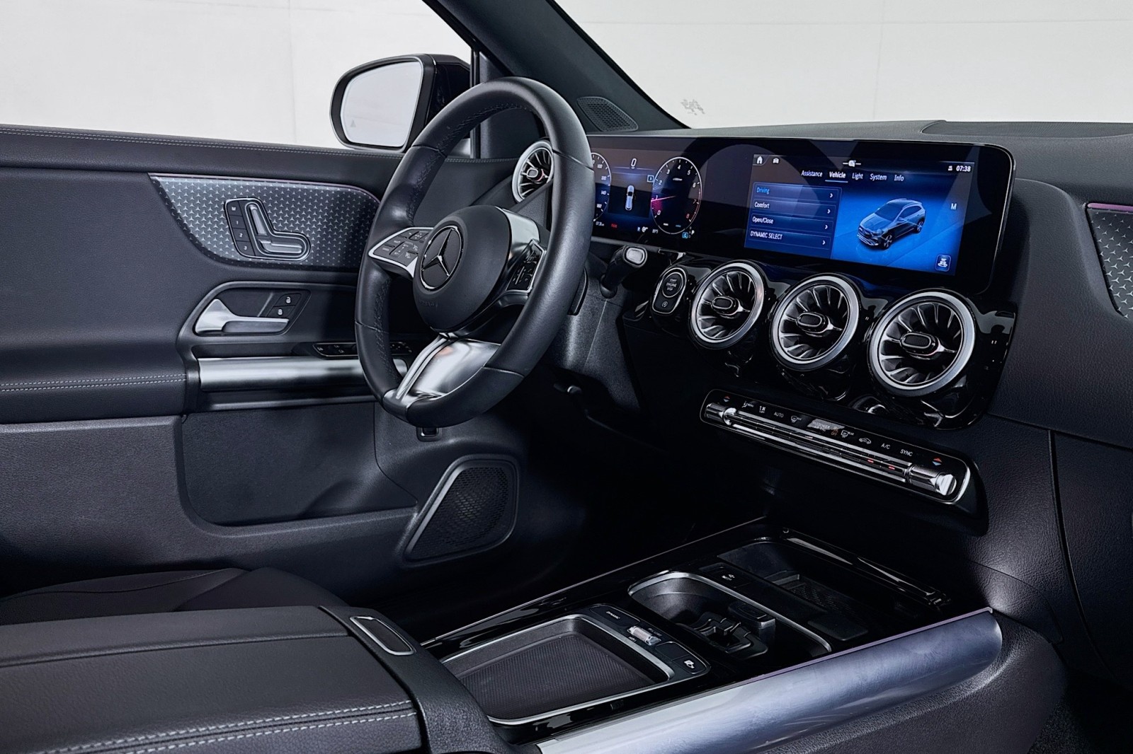 2025 Mercedes Benz GLA 250 photo 15
