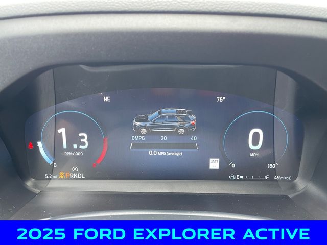 2025 Ford Explorer photo 2