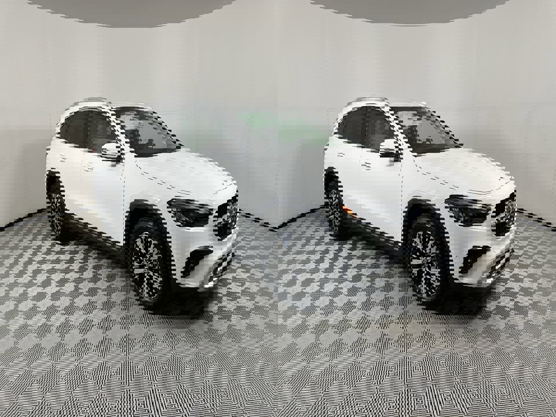 2025 Mercedes Benz GLA 250 4MATIC photo 2