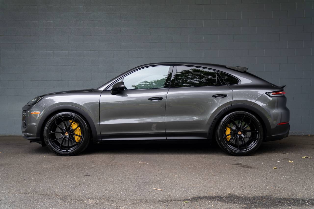 2025 Porsche Cayenne Turbo GT photo 2