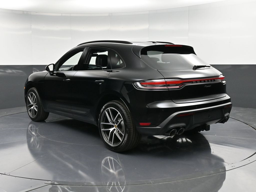 2025 Porsche Macan T photo 2