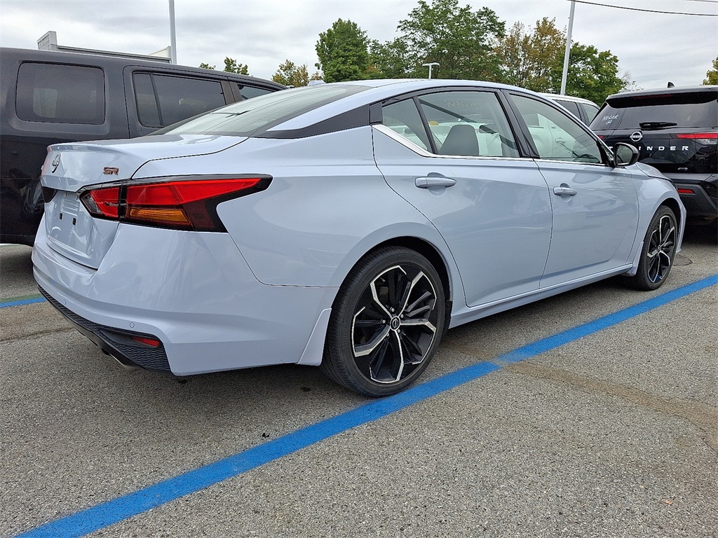 2024 Nissan Altima 2.5 SR photo 4
