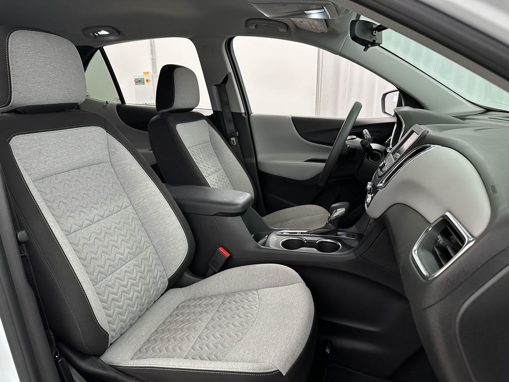 2022 Chevrolet Equinox LS photo 18