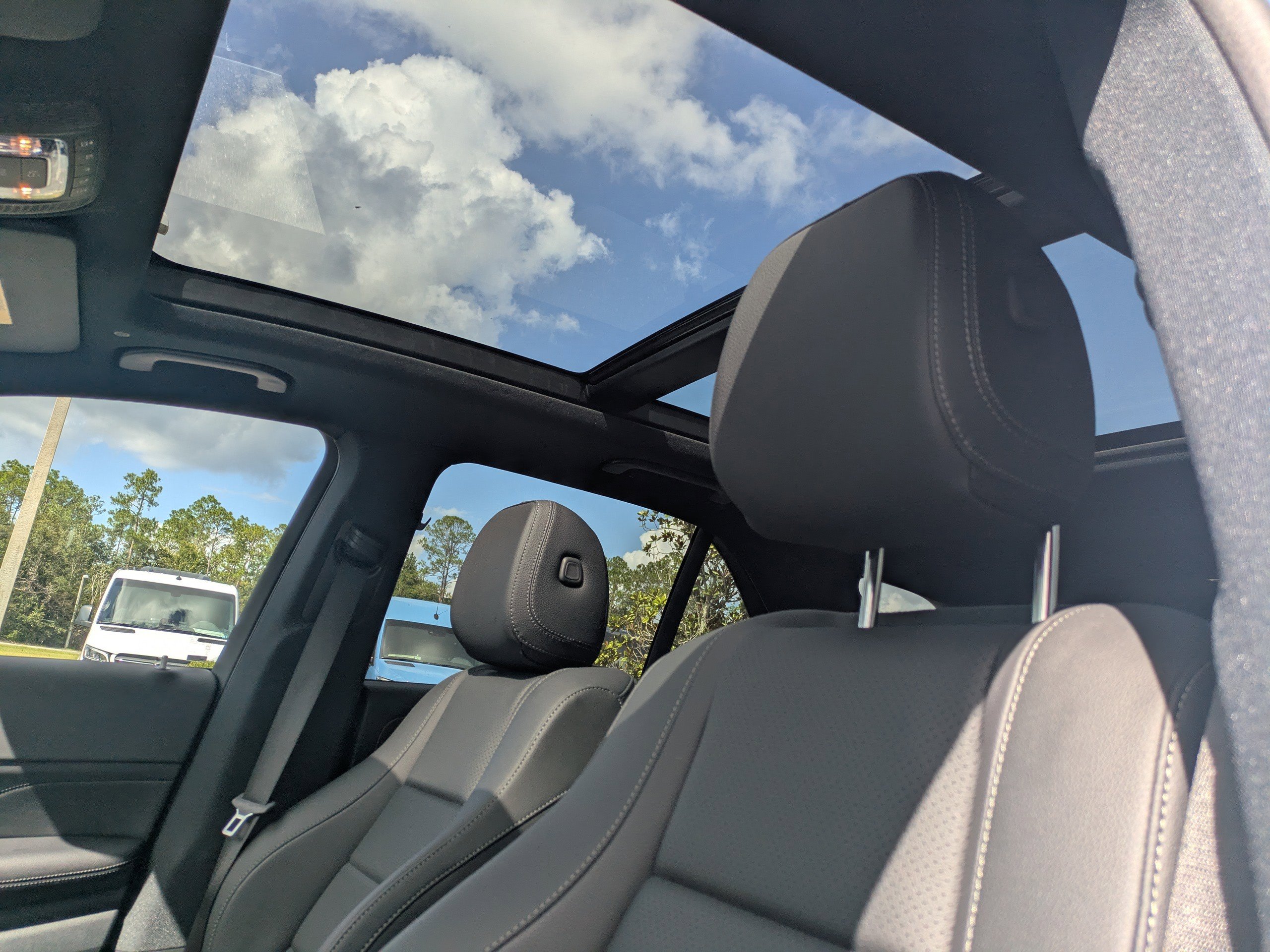 2025 Mercedes Benz GLE photo 4