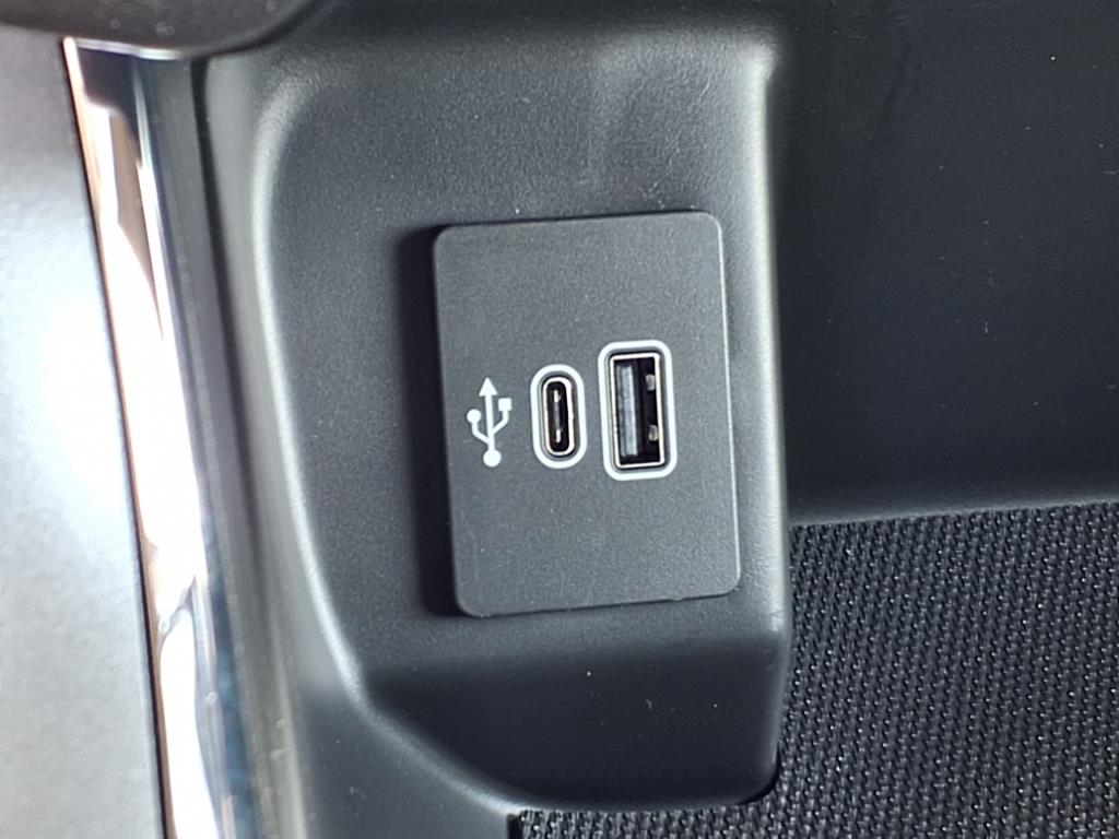 2025 Ford F-150 XLT photo 13