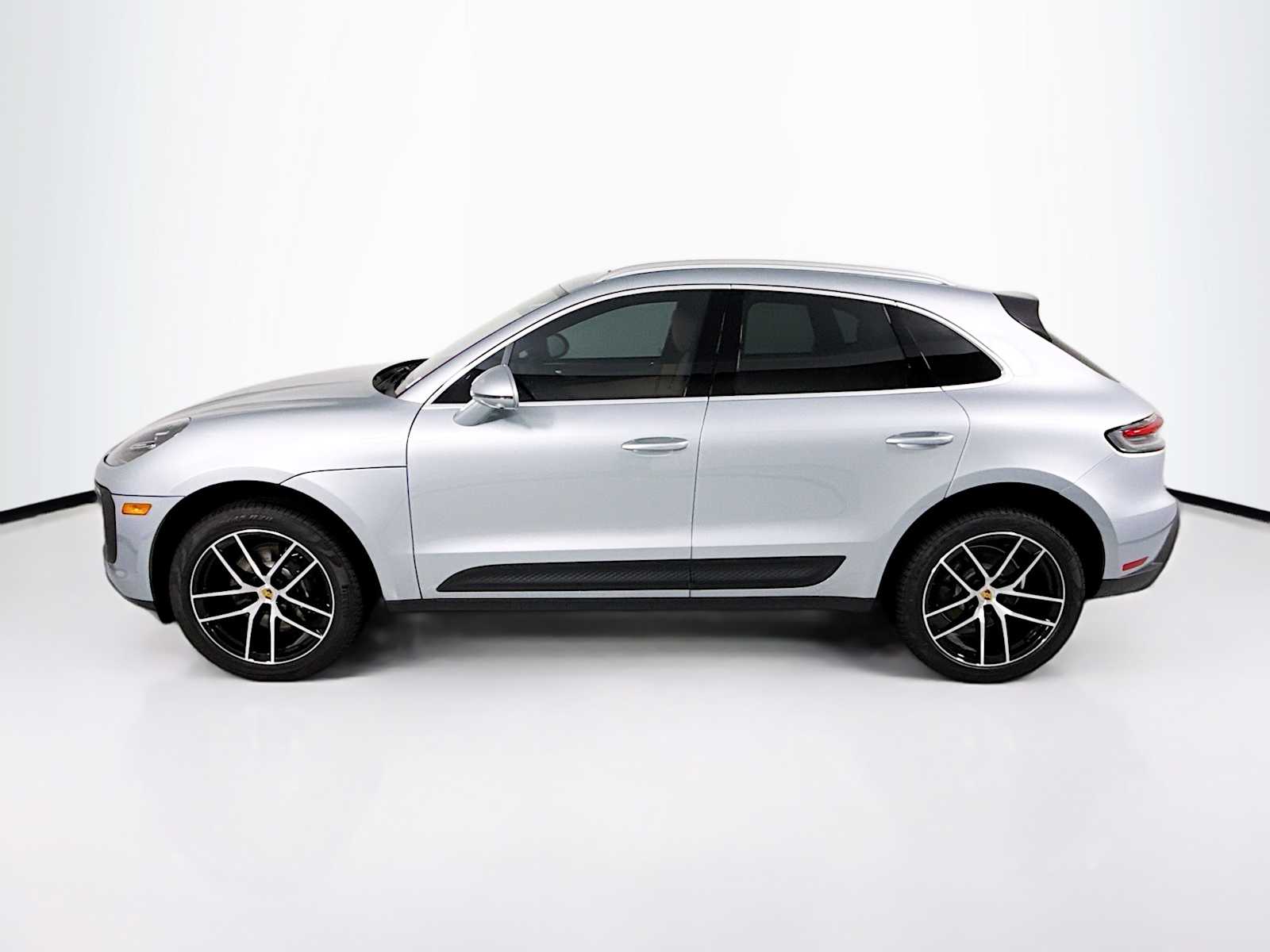 2025 Porsche Macan S photo 2